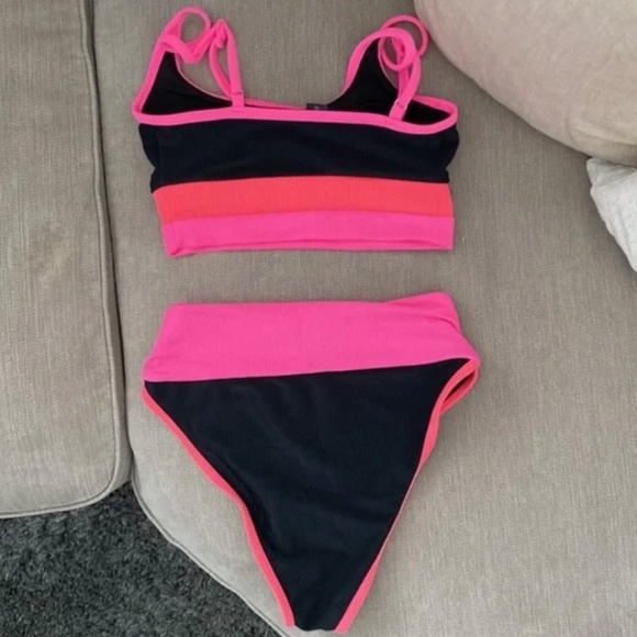 Beach Riot - Picture 3 of 4